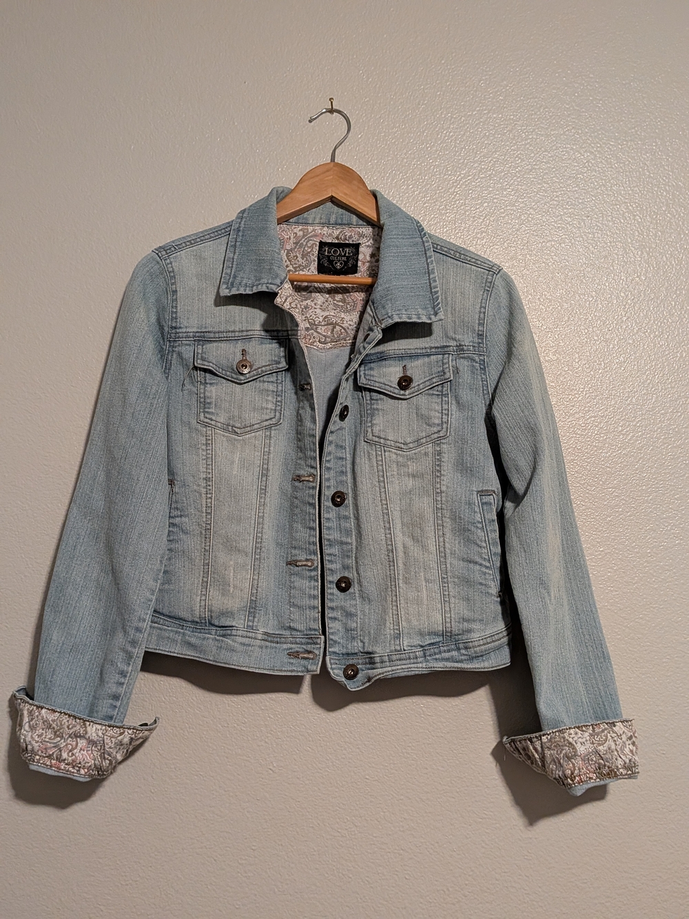 Women's Cropped Denim Jacket Light Wash Paisley Print Trim Women's Size M